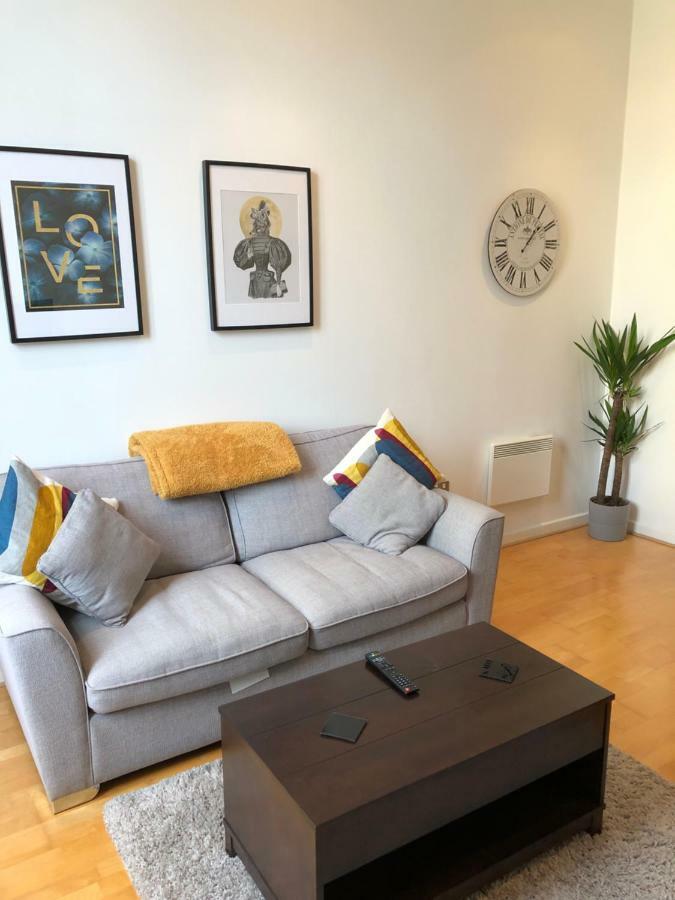Stylish City Centre Apartment Кардифф Экстерьер фото