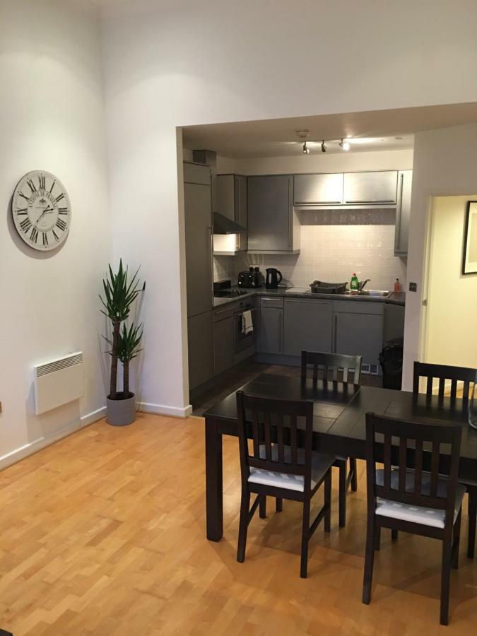 Stylish City Centre Apartment Кардифф Экстерьер фото
